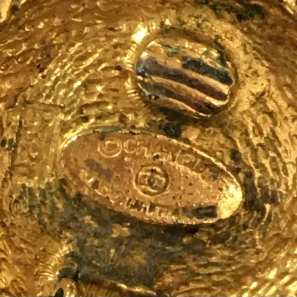 Authentic CHANEL Pearl Gold Tone Earrings stamped clip on - Picture 9 of 10